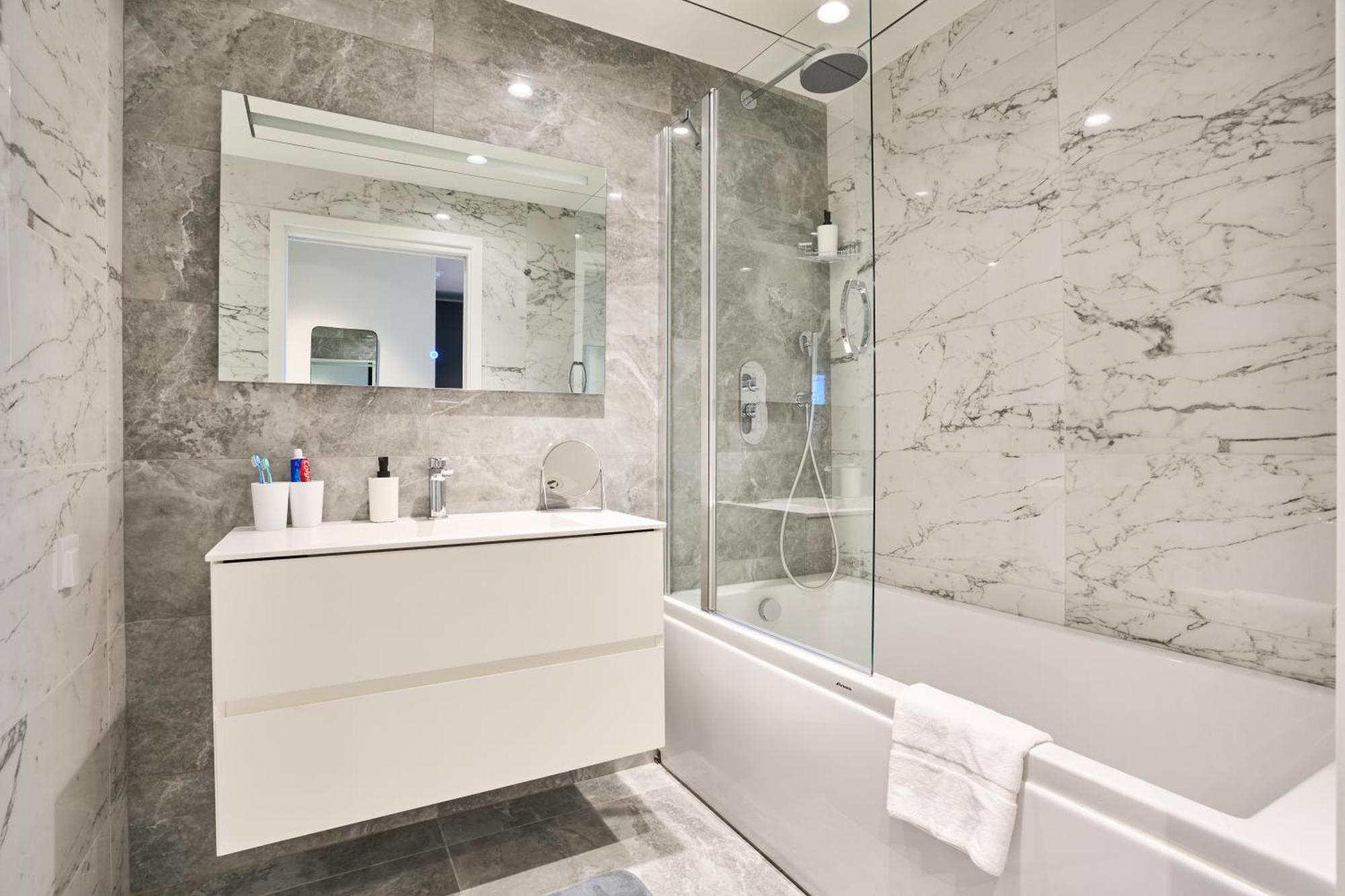 Elegant One Bedroom With A Stunning Seaview Apartament
